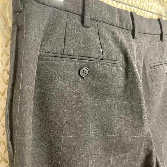 NWOT UNIQLO Dark Gray Plaid Straight Leg Business Mens Stretch Slacks Size 30-33 - Picture 9 of 10